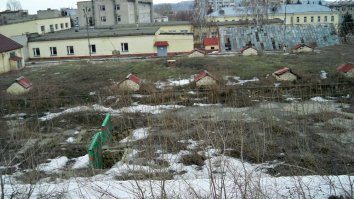 Саратовское ВВИУХЗ, нет его больше, руины стоят путях РПЦ территорию подарил, а там между прочим в своё время разрабатывали аэрозоли для термобарических зарядов, элита химвойск, наука, с моего взвода в науку ушли больше половины по выпуску.