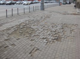 да недовольны! нам эта плитка никаким боком не уперлась, к тому же такого качества...