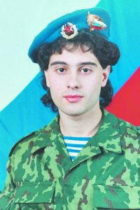 Это в каких войсках таки буйны кудри по уставу допускаются??