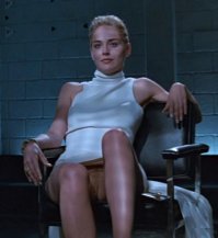 Женщина похожая на Стоун.