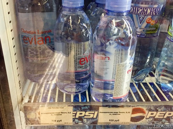 Это цена  наверное в одном из московских аэропортов. Хотя там есть и по 70 и по 100 руб.  А если есть лохи, что покупают воду по 500+ руб, то почему бы и не ставить такую цену? :)
