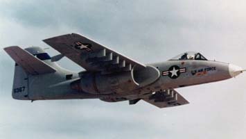 самолёт построили вокруг GAU-8 :) и ещё был A-9A но он проиграл а10