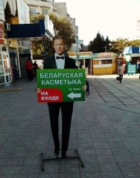 А пока Анжелина в сауне, Бред Питт тем временем...