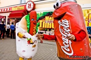 Вашему вниманию гении перевоплощения, уникальные и неповторимые.......такие же как те актеры, на которых напялили маски на все лицо и костюмы на все тело
А также впервые на арене цирка, механик водитель перевоплотившись в танк (как актер в Годзиллу) и сантехник перевоплотившийся в канализацию, оба этих чудесных превращения произошли путем закрытия за собой люка, что ещё раз подчеркивает гениальность поста и конечно же тяжёлый, неповторимый труд актеров.