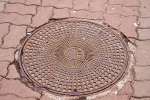 Вашему вниманию гении перевоплощения, уникальные и неповторимые.......такие же как те актеры, на которых напялили маски на все лицо и костюмы на все тело
А также впервые на арене цирка, механик водитель перевоплотившись в танк (как актер в Годзиллу) и сантехник перевоплотившийся в канализацию, оба этих чудесных превращения произошли путем закрытия за собой люка, что ещё раз подчеркивает гениальность поста и конечно же тяжёлый, неповторимый труд актеров.