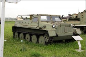 с выхлопной трубой накосячили, на газ-47 куча народу руки пообжигало... а потом завод переделывал - историю надо знать!