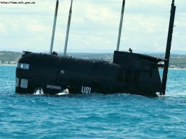 Даже у наркобаронов есть свой подводной флот! Она аж на 9 метров может погрузится! В отличии от украинского "Запорожье" который может погрузится только по рубку