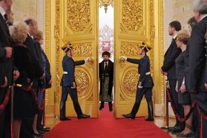 Фото: Николас Кейдж в казахском костюме стал интернет-мемом