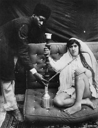 10 шокирующих стандартов женской красоты в разных странах