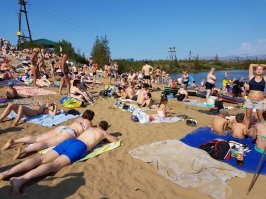 Прошу пардону, рассеян стал =)
Исправляюсь: 
"Озеро" Оль-Гуль. Мероприятие "Большая треуголка"(ну и просто отдыхающие...)