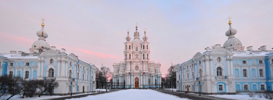 Да, автору пофиг, что проект МГУ не похож на то, что мы видим. А ещё пофиг на проект Смольного собора и того, что мы видим.