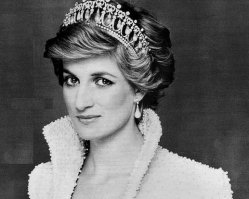 Понимаю, что на вкус и цвет...
Но соглашусь с ниже писавшими. 
Указанные в заглавии определения больше относятся к принцессе Диане. В особенности, такое как "безупречна". Данное определение имеет не только направленность на внешние данные, а большей мере относится к чертам характера и поступкам, того, что нынешней герцогине Кембриджской не хватает.
Напоследок скажу, что утверждение "признанная во всем мире икона стиля" сильно спорно.