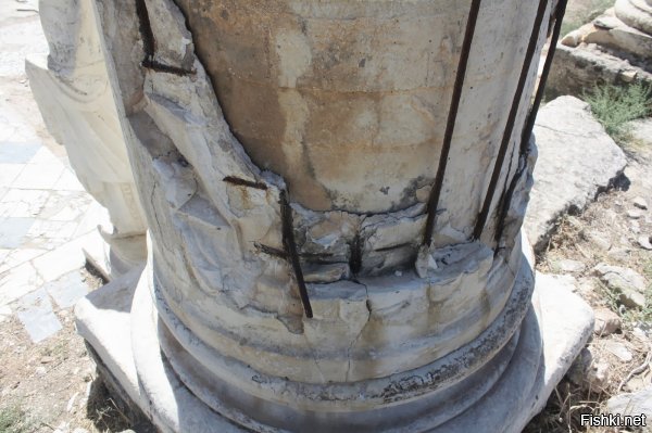 Мраморная колонна на Кипре. Я не специалист, арматуру уже применяли пару тысяч лет назад?