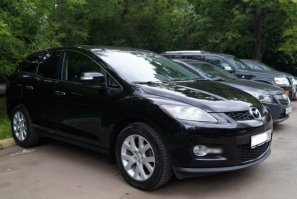 Suzuki Jimny Suzuki Vitara сомнительные варианты. Кузова не маленькие, двигатели малолитражные, это значит, что ремонт в скором времени неизбежен. Вообще список из коньков горбунков)) Гольф и Хонда более менее симпатичные, но это субъективно. У Гольфа слышал тоже проблемы с движком. 
Ниссан из вашего списка за эти деньги неплохой вариант, можно взять почти свежий, по крайней мере с блютусом для телефона и другими мелкими приколюхами, хотя кузов урод ещё тот.) Ищите больший объём двигателя и более поздний год выпуска из этого списка. 
За эти деньги к примеру можно взять пассат Б 6 2009 года или если ту же мазду CX -7 2008 года:



Однозначно лучше, чем Сузуки и не идут в сравнение с перечисленными вами авто.