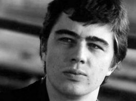 Сергей Бодров-младший.
"Брат" Сергей Бодров-младший погиб 20 сентября 2002 года на съемках своего фильма "Связной" в Кармадонском ущелье. Вместе с ним не стало еще более ста человек, среди которых члены съемочной группы и жители села Нижний Кармадон, из-за многочисленности жертв эту катастрофу сравнивают с гибелью подводной лодки "Курск". Тогда высоко с горы Джимара сорвалась глыба льда, которая, попав на ледник Колка, сдвинула его с места. Сползая вниз, лавина, захватывая по пути огромные камни, накрыла Кармадонское ущелье, в котором находилась группа фильма "Связной". Накануне как будто бы сама природа предупреждала людей об опасности: над Кармадонским ущельем весь день стояла темная туча, хотя во всей округе был ясный солнечный день, испуганно жались друг к другу овцы, а участвовавшая в съемках собака выла так, что кровь стыла в жилах. Но никто к этим предостережениям не прислушался, утром съемочная группа снова выехала в горы, а вечером, буквально за несколько минут, людей накрыл ледник   скорее всего, многие даже не успели понять, что происходит.

Пытаясь хоть как-то объяснить причины ужасной трагедии, много говорят и пишут о том, что сценарий "Связного", который Сергей написал сам, был полон мистических событий. Вспоминают, что еще во время съемок "Кавказского пленника" Бодров был очарован горами и часто говорил, что хотел бы остаться в этой местности навсегда. По мнению местных жителей, причиной произошедшего могло стать то, что съемочная группа нарушила покой духов   неподалеку от места съемок находилось старинное кладбище, считающееся царством мертвых.

Более ста человек уже десять лет считаются пропавшими без вести, у них нет могил, никто не обнаружил их останки   по подсчетам ученых Колка будет таять двенадцать лет. Поэтому многие верят, что Бодров и те, кто был с ним, не погибли, а живут где-то в параллельной реальности   говорят, в горах такие случаи бывают. Больше читайте