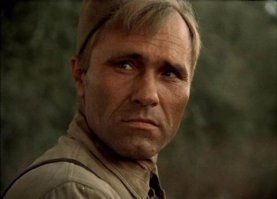 Василий Шукшин .
Василий Шукшин умер на съемках фильма "Они сражались за Родину" в сентябре 1974 года. Накануне ночью во время работы над сценарием следующей картины, "Степан Разин", Василию Макаровичу стало плохо с сердцем. Те, кто еще не спал, кинулись искать хоть какое-то лекарство, но нашли только капли Зеленина. В три часа ночи Шукшин сказал своему другу, актеру Георгию Буркову, который снимался у него в картине: "Мне так плохо, что я даже курить не буду   пойду и лягу". Ночью те, кто жил в соседней каюте (съемочная группа разместилась на корабле) слышали резкий стук в стенку, но не обратили на это внимания.

На следующее утро Бурков, не дождавшись прихода Василия Макаровича (согласно выработанному за время съемок ритуалу, Шукшин всегда будил его, а потом они вместе пили кофе), пошел в его каюту. Когда на стук никто не отозвался, он открыл дверь и увидел Шукшина, лежавшего на постели в неестественной позе   помочь Василию Макаровичу уже ничем было нельзя. Его роль в фильме доиграл дублер, которого снимали только на средних и дальних планах, а озвучил ее актер Игорь Ефимов.