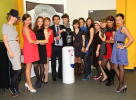 В Лос-Анджелесе на один день установили питьевые фонтанчики с текилой