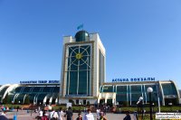 А как еще понимать отсутствие связи(роуминга) и невозможность снятия наличных в банкоматах? В Москве и Питере всё работает, а в Крыму нет. Значит не признал.
Я на пр.Целинников вырос. Щас Бараева называется район.
Ты про это?