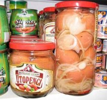 К пиву лучше подойдут чешские утопенцы - маринованные шпикачки.