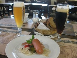 К пиву лучше подойдут чешские утопенцы - маринованные шпикачки.