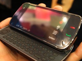 А я дурак купил N 97, через год контактная группа закислилась и телефон умер :)