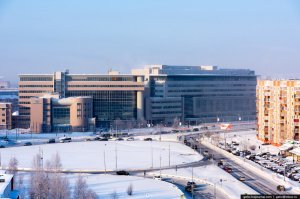 Кстати,кому интересно:
1) Кинотеатр "Аврора". Площадь перед ним-место встреч и свиданий. Но что примечательно, часы,установленные на площади, остановились на полшестого.
2) Памятник воину-"афганцу", в последствии всем,кто принимал участие в боевых действиях. Вандалами был украден ремень с автомата. Виновники и ремень так и не были найдены.
3) На "кольце" в свое время, когда еще не был построен БЦ СНГ (здание СургутНефтеГаза на заднем плане) был возведен памятник Плеханову. Памятник получился настолько страшным,что его потом демонтировали.

Вообще обидно, что сам Сургут не показан. На фото предоставлены 5-6 мест из всего города,с разных ракурсов и времен года.