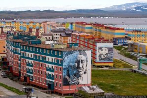 Ни кого не унизили. Идею уже в Анадыре применили. И в Москве есть такие дома.