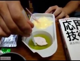 Типичная, химическая еда из китая :)
Ни консистенции, ни формы, ни цвета. Зато - вкус и запах, это главное условие, чтобы организм не стошнило....