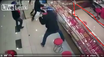 Когда твои желания не совпадают с возможностями: неудачное ограбление ювелирного магазина