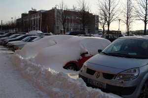 "Просто при работе тут руководствуются здравым смыслом и ценят жизнь человека в первую очередь. Вопросы уборки снега решаются, как правило, очень просто."

Ню-ню