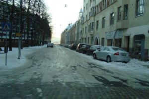 "Просто при работе тут руководствуются здравым смыслом и ценят жизнь человека в первую очередь. Вопросы уборки снега решаются, как правило, очень просто."

Ню-ню