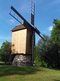 О. Сааремаа, Эстония