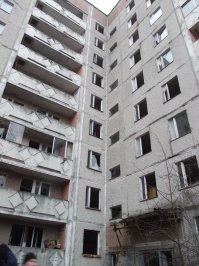 Обычные советские квартиры, местами осталась мебель, окон почти нету, металла нету. Но состояние внутри очень хорошее, ремонт и можно жить. Планировку делали так, что бы во всех комнатах было светло. Фоток квартир не делал, есть фотка дома, в который заходили