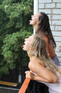 Пост посвящается всем тем, у кого до сих пор за окном льёт дождь