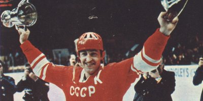 Вот Б. Михайлов- капитан команды.