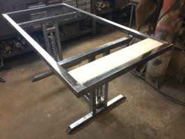 не ну молодец конечно,руки заточен,а в другом чего нам звиздеть ....В гараже отыскал два убитых мотоциклетных амортизатора....и слева на стелаже еще десяток амортизаторов ждут своих столов...написал бы сразу -занимаюсь изготовлением.рекламирую