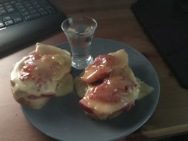 Водочка с икрой - всем хороших выходных!
Главное не злоупотреблять!