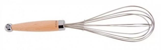 Ну и свои пять копеек:
=======================
Омлет

6 секретов приготовления пышного омлета
1. Не добавляйте в омлет муку: консистенция станет нежнее и легче
==========================================
всегда добавляю в омлет столовую без горки ложку муки. Омлет получается пышным и вкусным! Не надо лениться работать венчиком. Венчиком, а не миксером!