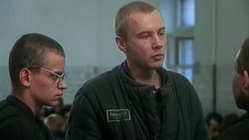 Мне он запомнился по фильму "Беспредел". Отлично сыграл.