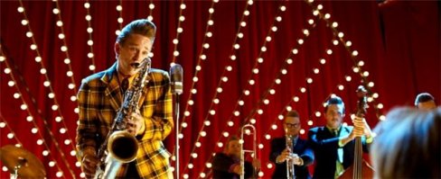 Это прекрасно отражено в фильме "Стиляги"!