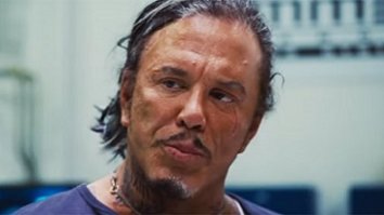 он может отдать честь