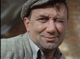 Смирнов Алексей Макарыч, оказывается тоже не народный, зато сейчас столько "народных и очень заслуженных" стало.