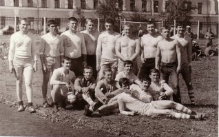 Я Воронкова хорошо помню, он был Комдивом 3. Вот ваш 3 дивизион весь в Северодвинске. Футбол.