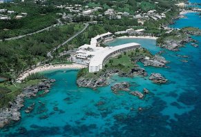 1.бермудский треугольник это райские острова.                                             2.всегда считал что все катастрофы там связаны или штормами или движением воздушных масс.                                                         3.там живут люди на этих островах и причем круто живут.