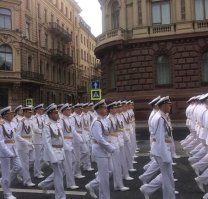 Оркестру неплохо было бы инструменты с собой прихватить )))
А вообще не пост, а просто надерганные на скорую руку чужие фото из инета, причем некоторые не соответствуют описаниям, некоторые с прошлого года.