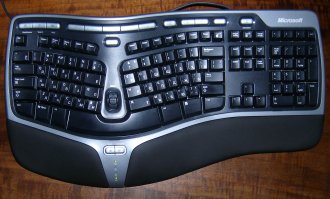 Logitech G213
Canyon CNS-HKB4
Logitech K280Е
Defender Oscar SM-600
Cooler Master Trigger-Z
Но вообще, посмотрите в сторону MS NE 4000. Отличная клавиатура, сложно убиваемая, я такую не раз заливал кофе или колой. Промыл, просушил все ок. Руки лежат удобно. Стоит не дорого.
У нее есть продолжение в виде клавиатуры Sculpt Ergonomic Desktop, но она мне нравится меньше. Сейчас использую ErgoDox