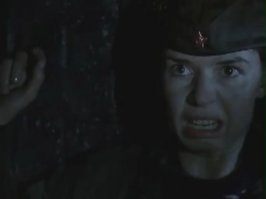 К тому же она ненавидит своего начальника, который пытается её чему-то научить хорошему и полезному. Скрестить молча ручки и стоит как агнец на заклание - очень точное описание реакции неприязни от профессионала, разбирающегося в людях.
Она приучена не просто кого-то ненавидеть, она приучена ненавидеть любое здравомыслие.
В жизни таких баб один существенный изъян - она не способна уважать хотя бы одного мужчину. Не потому, что он мужчина как носитель мужественности и брутальности.
А потому, что мужчину как носителя логики, хоть какой-то даже малейшей логики. 
Обычно, в типичных случаях, этот порок прививается матерями в детстве, когда мать постоянно дрессирует ребёнка - какая ты у меня умная, умнее даже папы, самый лучший ребёнок во всём мире по сравнению с остальными.
 Могу добавить, что эта баба на войне обязательно будет сдаваться в плен врагу и в плену будет торговать своим мохнатым половым органом.