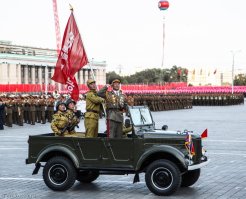 Были же командирские версии со съемной крышей газ-69 и уаз-452, хоть на парад, хоть на свадьбу. Зачем же так колхозить волгу. Но раз делали, кому то нужнее)