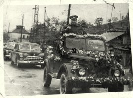 Были же командирские версии со съемной крышей газ-69 и уаз-452, хоть на парад, хоть на свадьбу. Зачем же так колхозить волгу. Но раз делали, кому то нужнее)