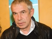 Пересматривая "Игры престолов" поймал себя на мысли, кого мне напоминает Пес Калиган. И лицом и характером по фильму.